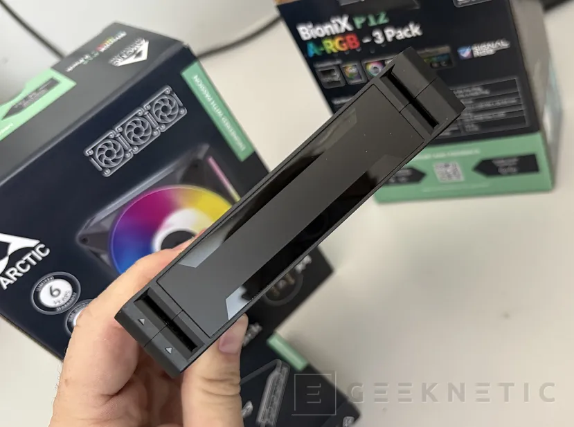 Geeknetic Arctic BioniX P12 A-RGB Review, mismo rendimiento que el P12 Pro con ARGB y montaje sin cables 7