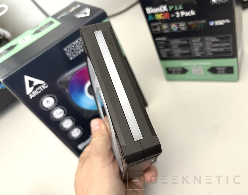 Geeknetic Arctic BioniX P12 A-RGB Review, mismo rendimiento que el P12 Pro con ARGB y montaje sin cables 9