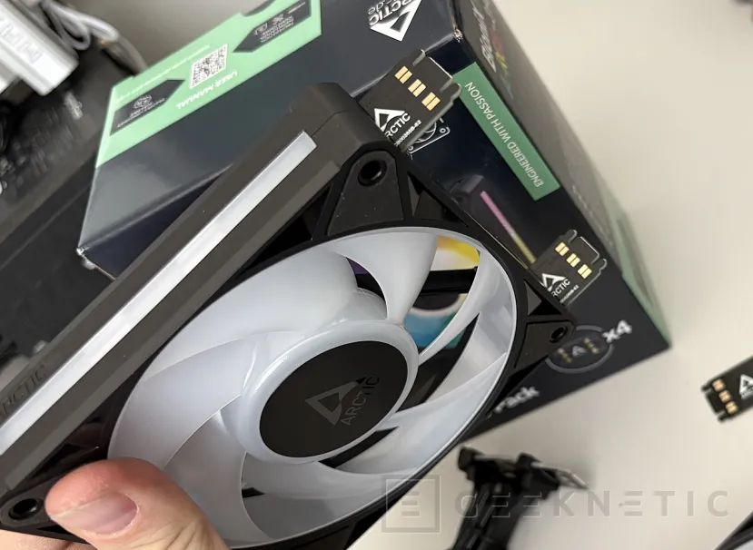 Geeknetic Arctic BioniX P12 A-RGB Review, mismo rendimiento que el P12 Pro con ARGB y montaje sin cables 11