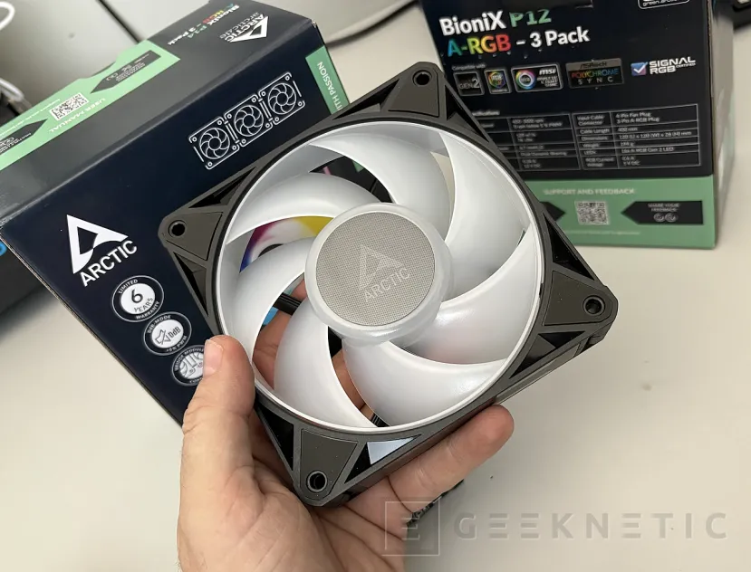 Geeknetic Arctic BioniX P12 A-RGB Review, mismo rendimiento que el P12 Pro con ARGB y montaje sin cables 8