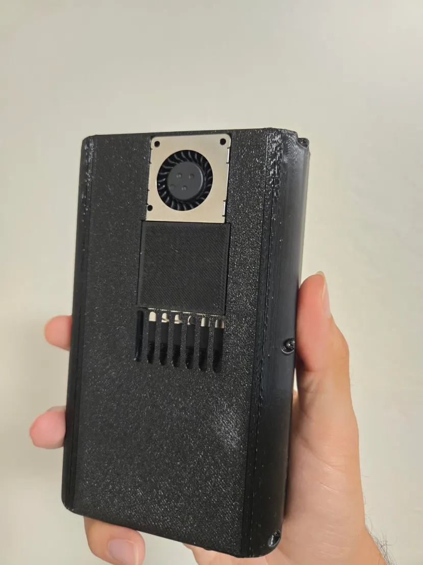 Geeknetic Meten los componentes de una Steam Deck en una Game Boy: así es la increíble StreamBoy 2