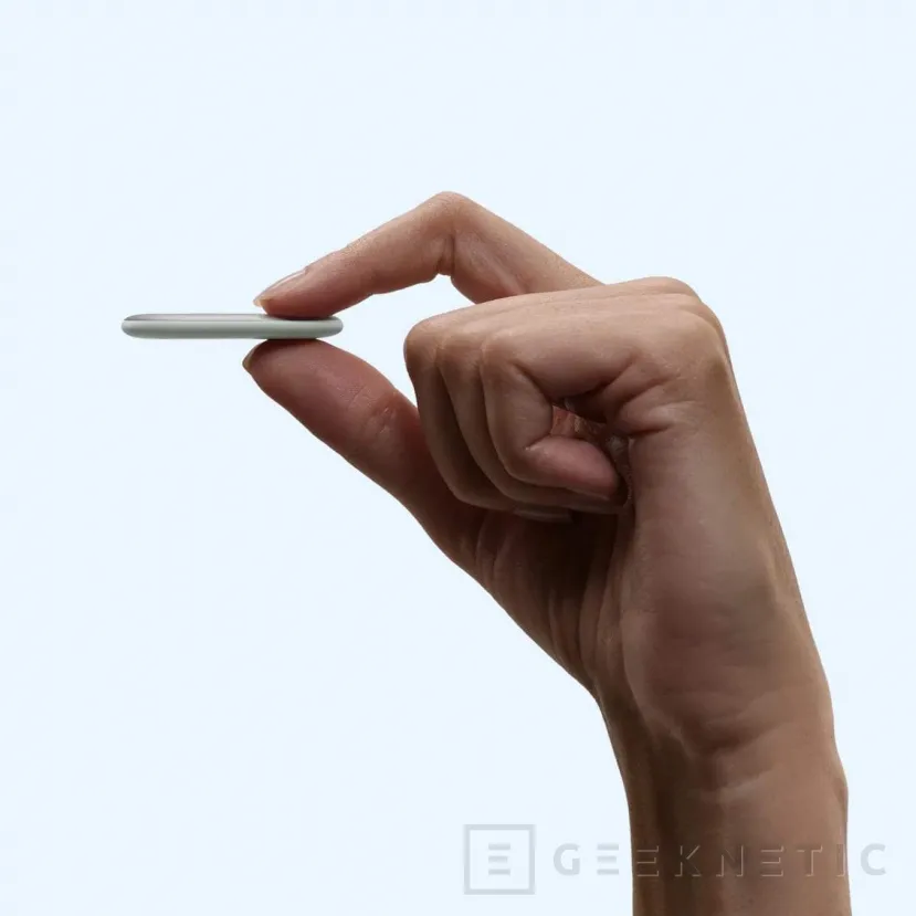 Geeknetic La Google Pixel Tag está fabricada en acero inoxidable y ofrece batería para todo un año 1