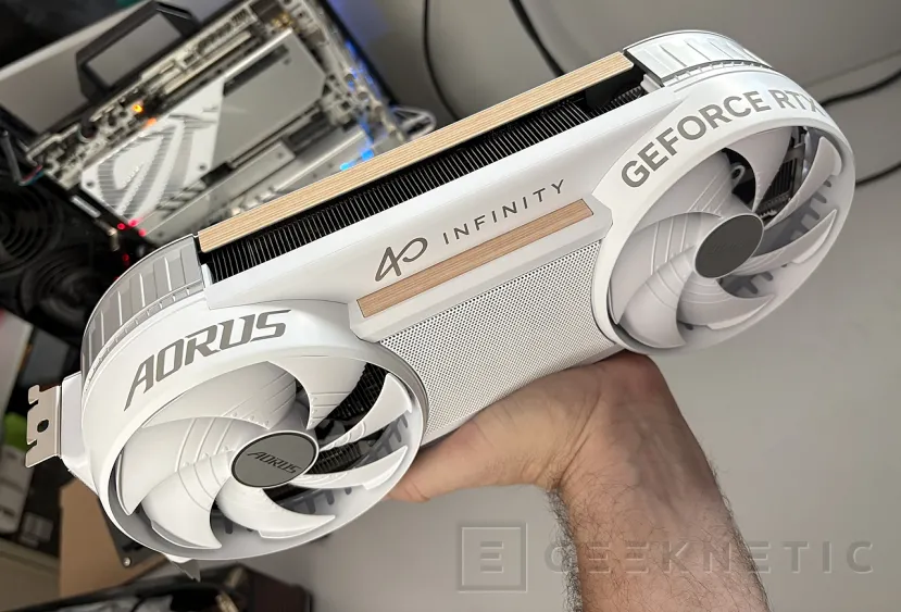 Geeknetic Gigabyte AORUS GeForce RTX 5080 INFINITY WOOD 16G Review: la RTX 5080 más elegante es, a la vez, la más potente de la marca 9