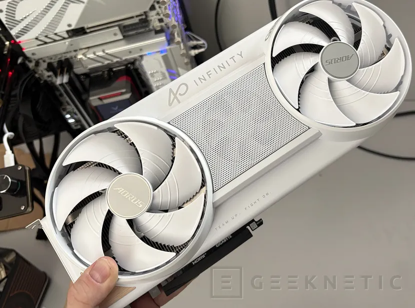 Geeknetic Gigabyte AORUS GeForce RTX 5080 INFINITY WOOD 16G Review: la RTX 5080 más elegante es, a la vez, la más potente de la marca 6