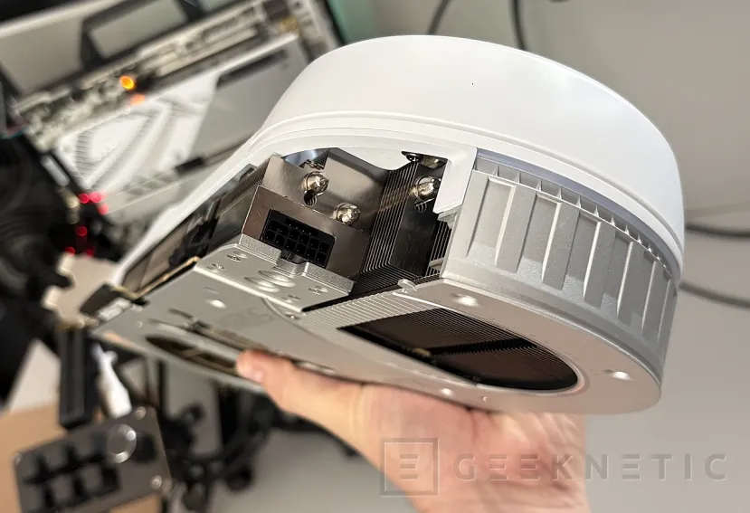 Geeknetic Gigabyte AORUS GeForce RTX 5080 INFINITY WOOD 16G Review: la RTX 5080 más elegante es, a la vez, la más potente de la marca 12