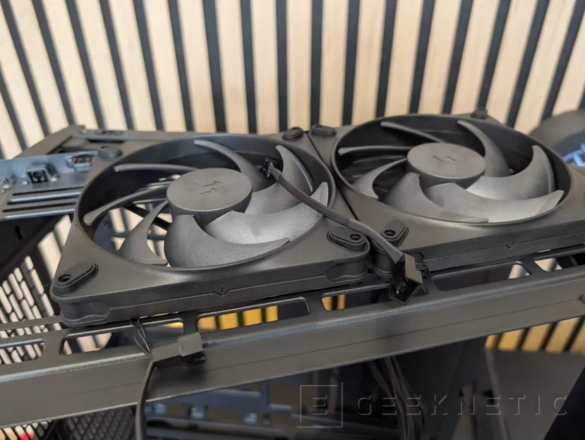 Geeknetic Fractal Design Define One Review: la caja pensada para quienes prefieren el silencio y la elegancia antes que las luces 20