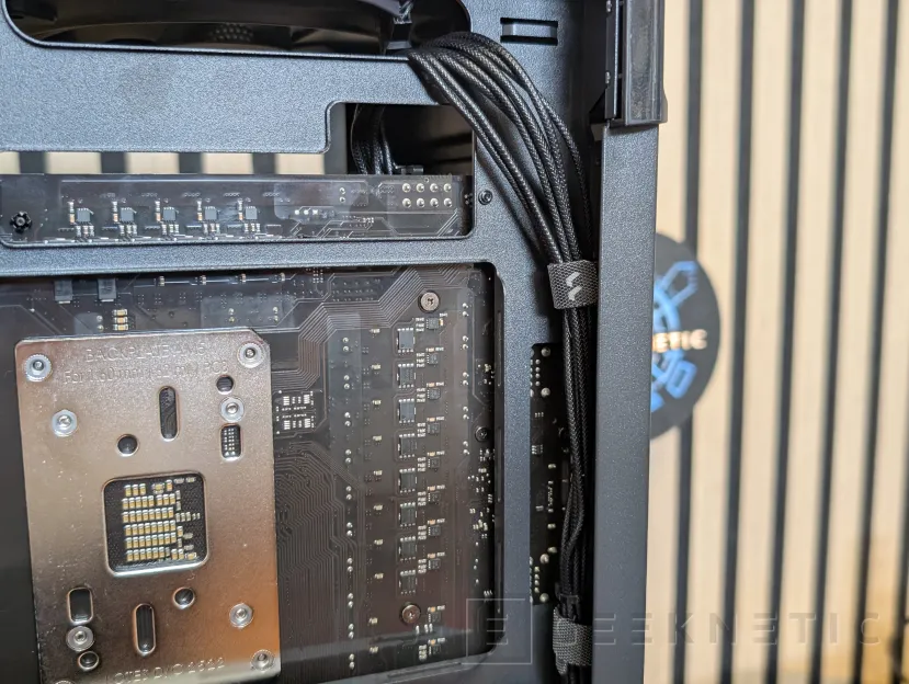 Geeknetic Fractal Design Define One Review: la caja pensada para quienes prefieren el silencio y la elegancia antes que las luces 27