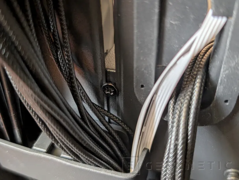 Geeknetic Fractal Design Define One Review: la caja pensada para quienes prefieren el silencio y la elegancia antes que las luces 23