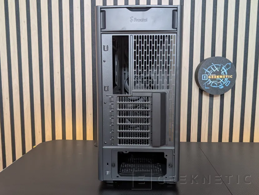 Geeknetic Fractal Design Define One Review: la caja pensada para quienes prefieren el silencio y la elegancia antes que las luces 10