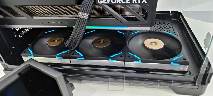 Geeknetic TCOMAS estrena en Gamescom la AIO Gold Limited Edition y el PC Project Infinity 1