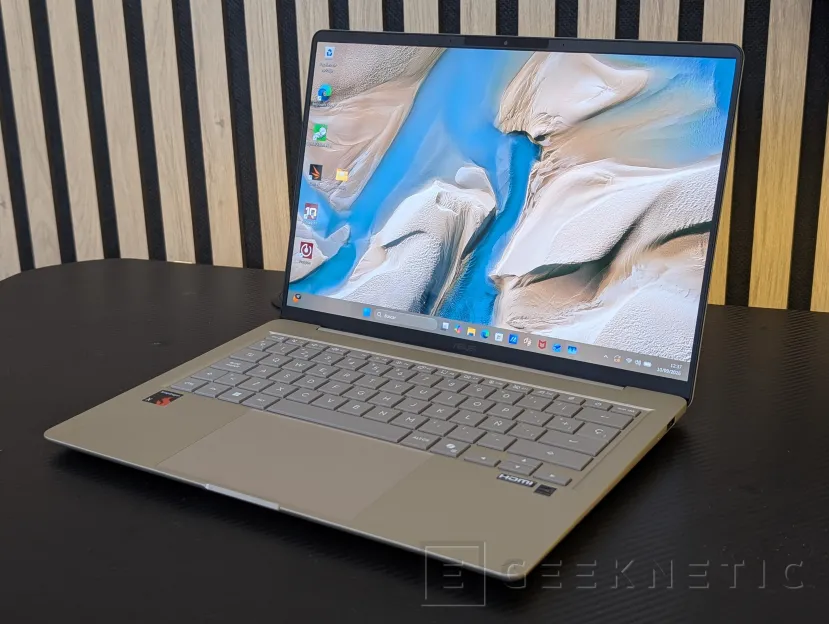 Geeknetic ASUS Zenbook 14 (UX3480) Review: el Zenbook más asequible deslumbra en acabados pero asume recortes importantes 5