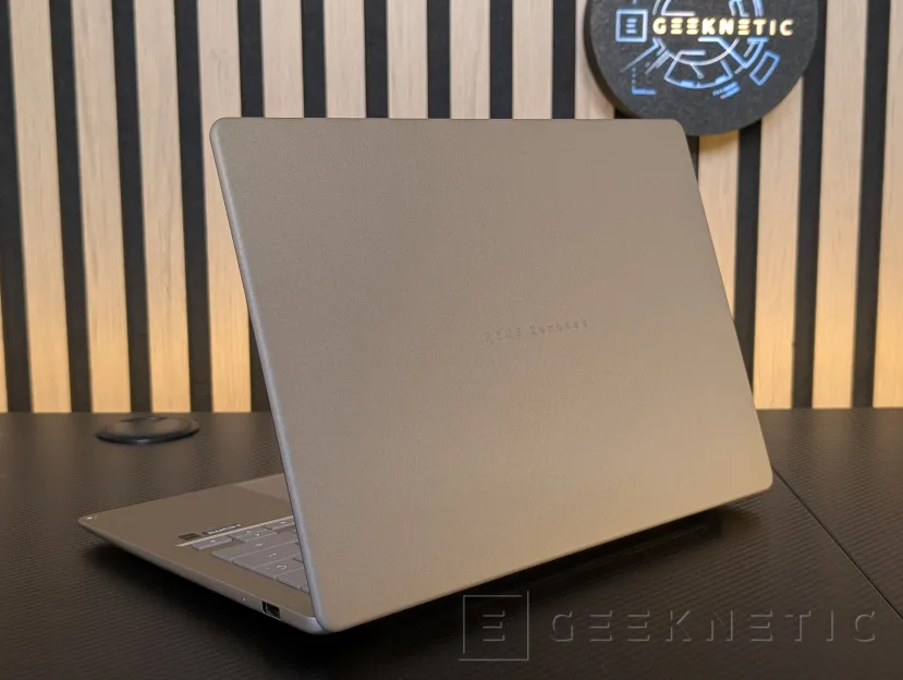 Geeknetic ASUS Zenbook 14 (UX3480) Review: el Zenbook más asequible deslumbra en acabados pero asume recortes importantes 1