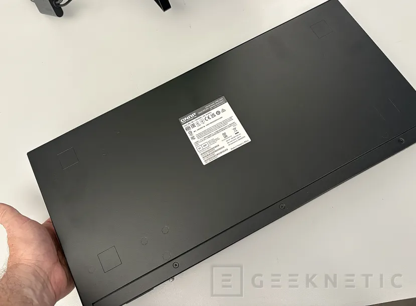 Geeknetic QNAP QSW-M2130-4C2S24T Review: el switch L2 gestionado 10-Gbit que lleva a cualquier PYME al próximo nivel 8