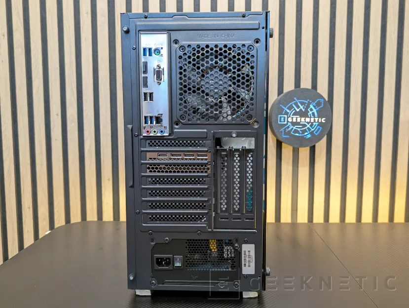 Geeknetic PCSpecialist MOMENTUM ELITE Review: Un PC gaming con RTX 5060 y recortes para quedarse en 1.000 euros en plena crisis del hardware 7