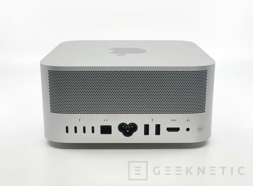 Geeknetic Apple ofrece reembolsar dos veces a un usuario un MacBook Pro M5 Max por problemas térmicos, pero ahora comprarlo le cuesta 1.770 euros más 1
