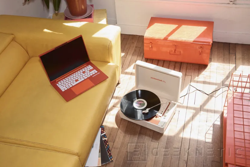 Geeknetic Packard Bell regresa al mercado con el DotBook y una nueva gama de productos Tech-It de estilo retro 1