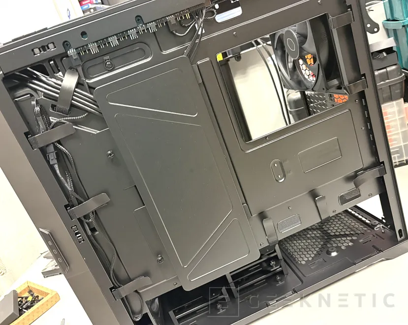 Geeknetic Cooler Master HAF II 500 Review: una gran evolución de la gama HAF con sus ventiladores gigantes llevados al extremo 4