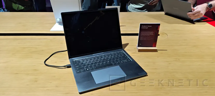Geeknetic Lenovo Project Swan transforma una pantalla de 14 pulgadas y formato 4:3 en una de 17 pulgadas y 16:9 1