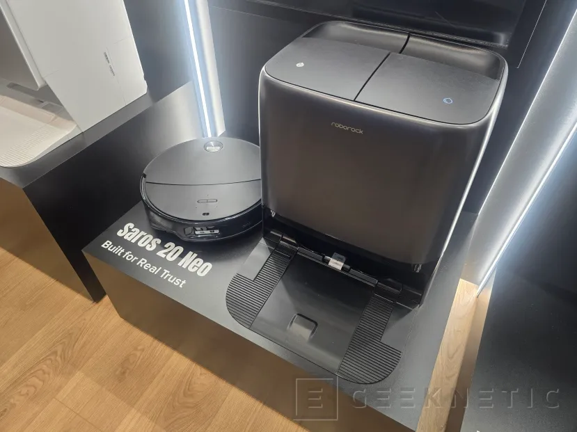 Geeknetic 36.000 Pa y 7,95 cm de altura: así es el nuevo robot limpiador Saros 20 Neo de Roborock 4