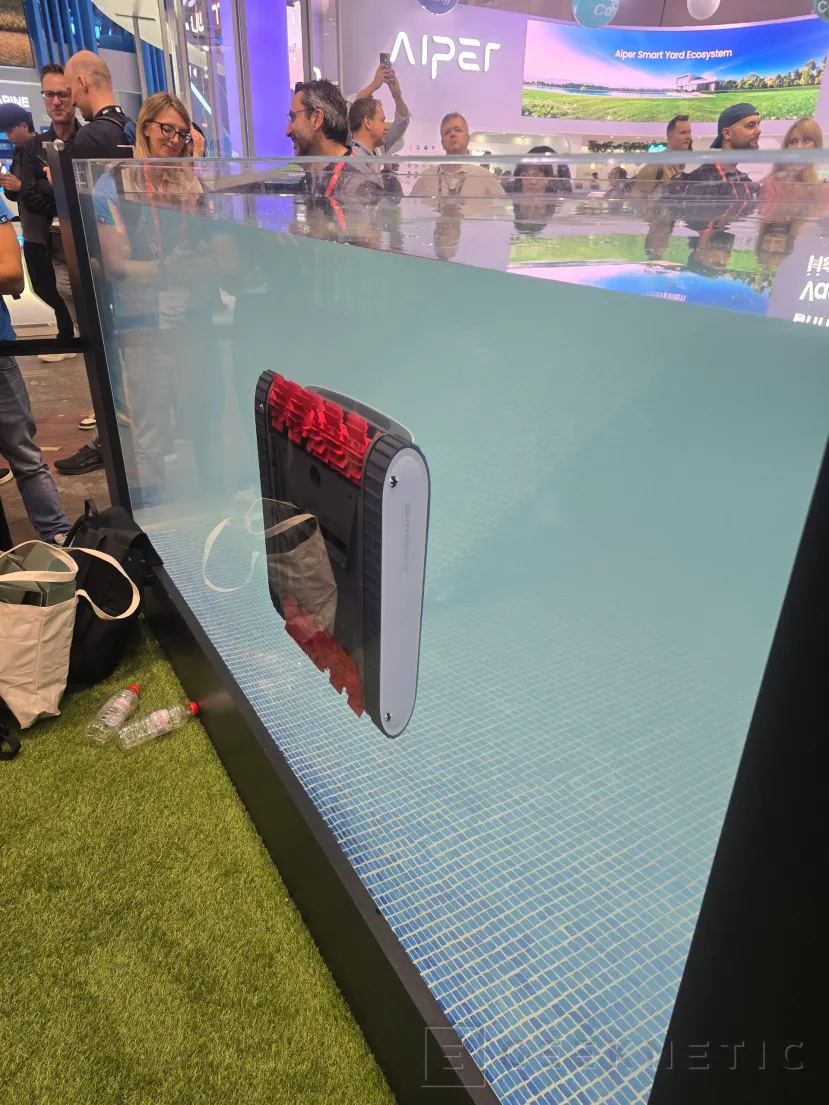 Geeknetic RockAqua P1, el nuevo robot de piscina de Roborock que limpia fondo, paredes y hasta la línea del agua 1