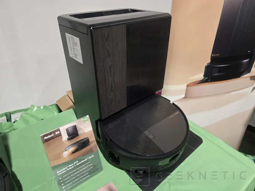 Geeknetic iRobot presenta su Roomba más avanzado con fregado ultrasónico y rodillo autolimpiable 1