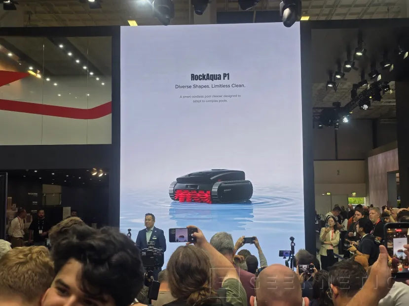 Geeknetic RockAqua P1, el nuevo robot de piscina de Roborock que limpia fondo, paredes y hasta la línea del agua 3