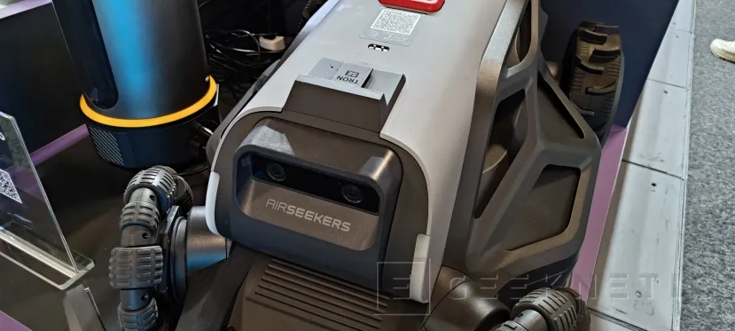 Geeknetic Así es el Airseekers ARANIX, el robot cortacésped con cuatro ruedas de giro independiente que superan pendientes del 85% 3