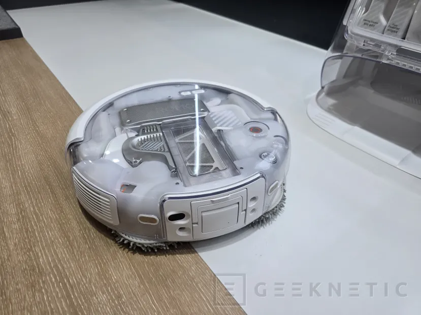 Geeknetic DJI lanza los robots aspiradores ROMO 2 desde 1.199 euros con 36.000 Pa y bloqueo de la conexión a Internet 3