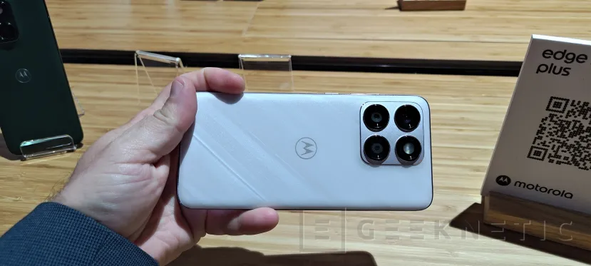 Geeknetic Motorola presenta el Edge 70 Plus en el IFA 2026: cámara de 200 MP, batería de 6.500 mAh y pantalla a 144 Hz 1