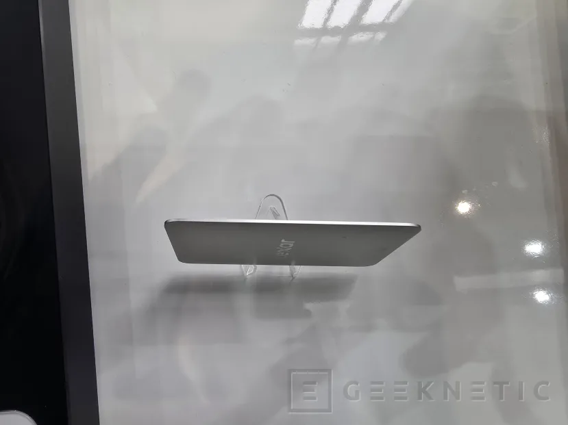 Geeknetic Este es "el SSD portátil más fino del mundo" según Lexar: llega el Muse Ultra-Slim Portable con solo 3,8 mm de grosor 1