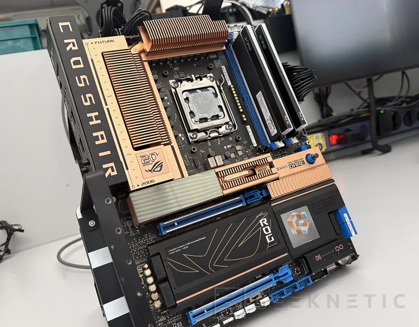 Geeknetic ASUS ROG CROSSHAIR 2006 Review: veinte años de ASUS ROG CROSSHAIR concentrados en una placa base excepcional 26