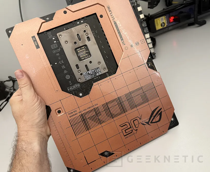 Geeknetic ASUS ROG CROSSHAIR 2006 Review: veinte años de ASUS ROG CROSSHAIR concentrados en una placa base excepcional 5
