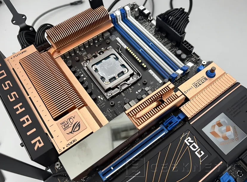 Geeknetic ASUS ROG CROSSHAIR 2006 Review: veinte años de ASUS ROG CROSSHAIR concentrados en una placa base excepcional 16
