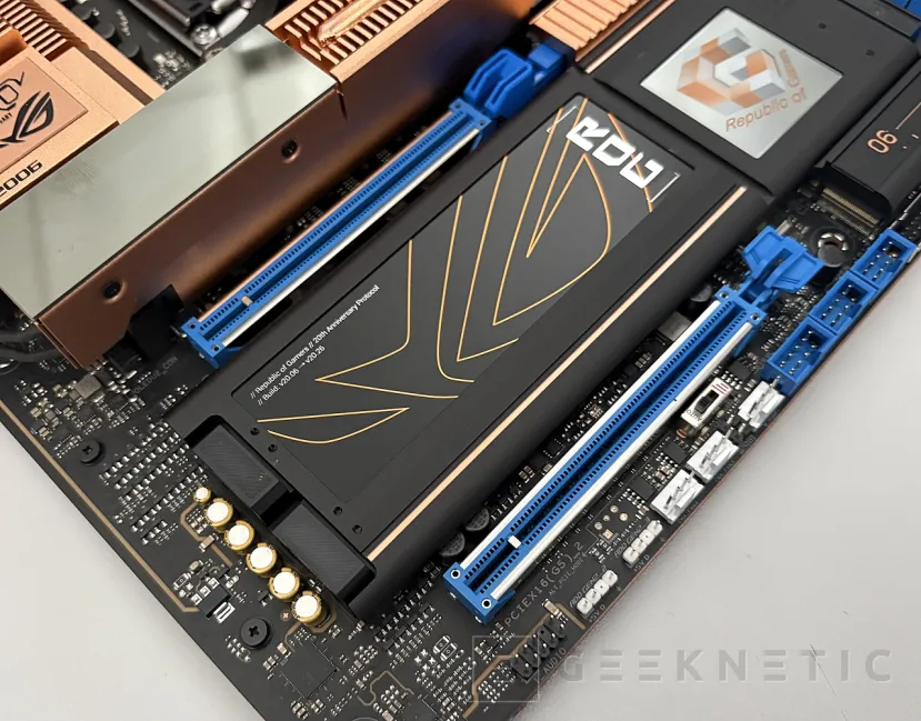 Geeknetic ASUS ROG CROSSHAIR 2006 Review: veinte años de ASUS ROG CROSSHAIR concentrados en una placa base excepcional 13