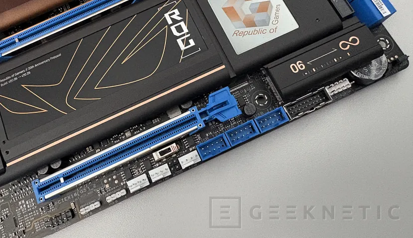 Geeknetic ASUS ROG CROSSHAIR 2006 Review: veinte años de ASUS ROG CROSSHAIR concentrados en una placa base excepcional 15