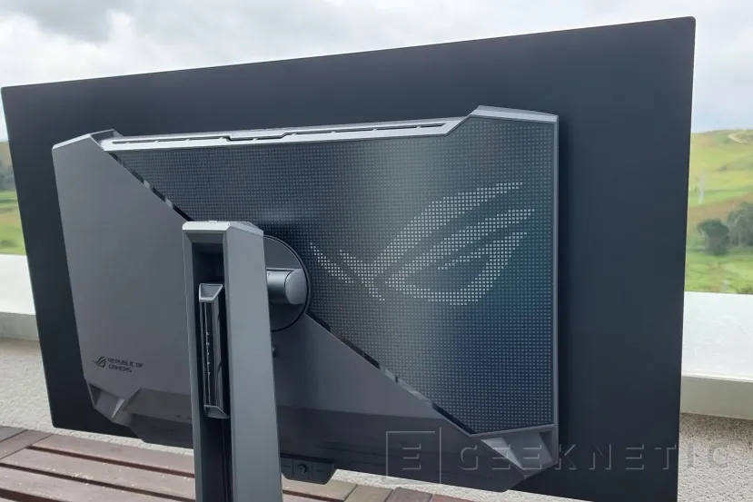 ASUS ROG Swift OLED PG32UCDM