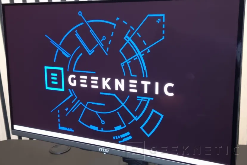 MSI MPG 272URX QD-OLED