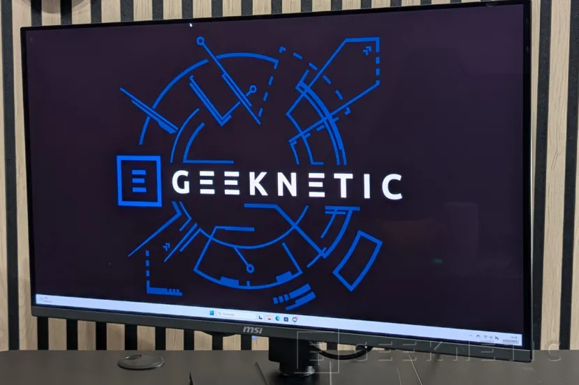 MSI MPG 322URX QD-OLED