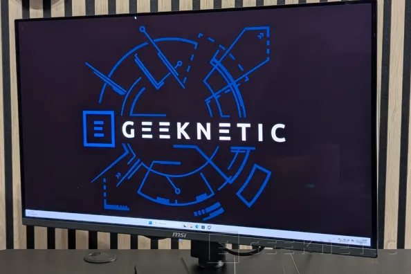 MSI MPG 322URX QD-OLED