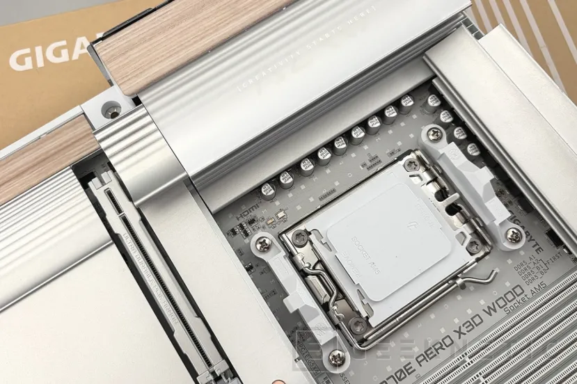 Gigabyte X870E AERO X3D WOOD