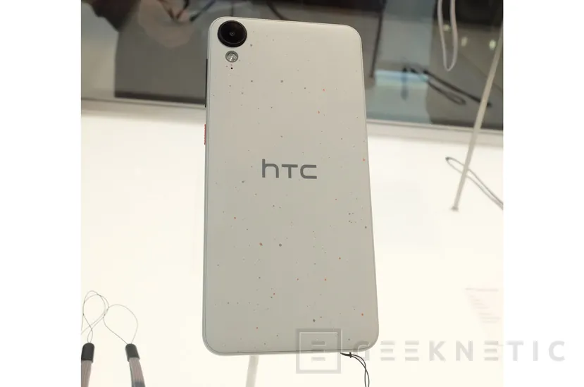 Geeknetic HTC anuncia tres nuevos smartphones Desire para la gama media 4