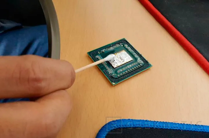 AMD utiliza metal líquido para unir el IHS al chip de sus APUs AM4 Bristol Ridge, Imagen 1