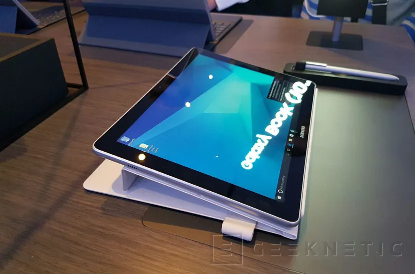 Geeknetic Samsung apunta a la Surface de Microsoft con su Galaxy Book con Windows 10 2