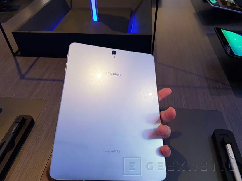 Geeknetic Samsung resucita a las tablets de gama alta con su Galaxy Tab S3 3