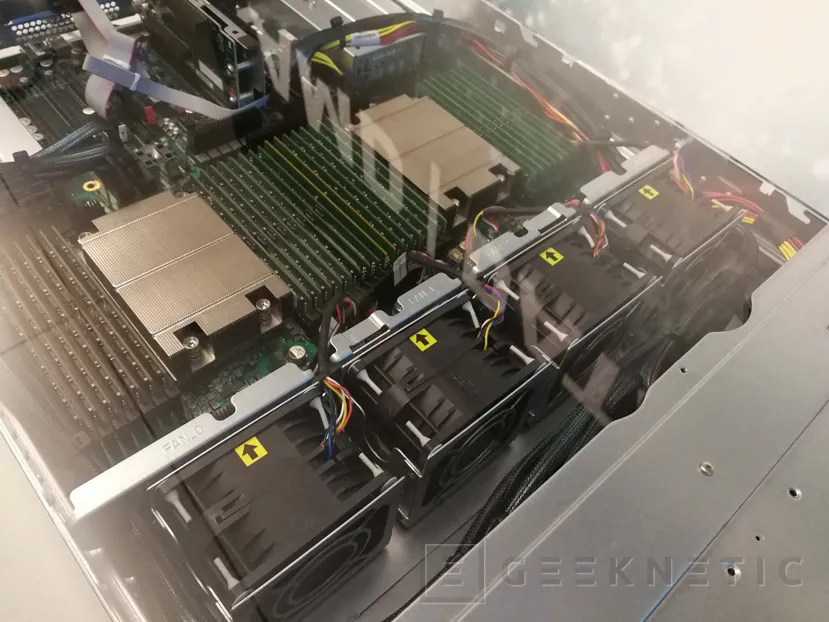 Geeknetic Llegan los procesadores AMD Naples con 32 núcleos y arquitectura ZEN para servidores 2