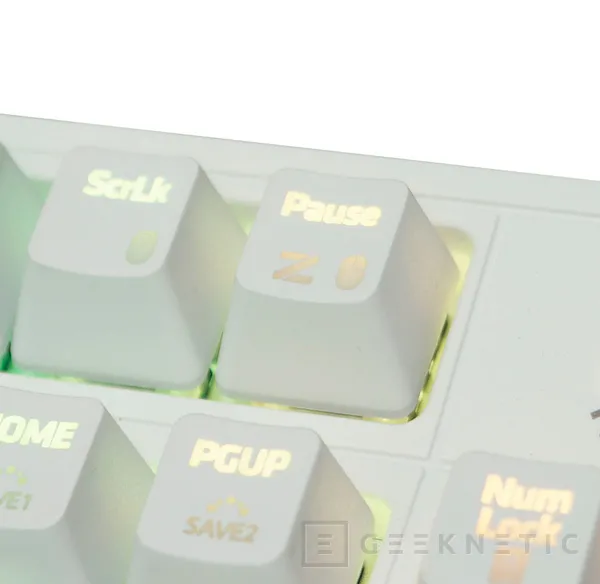 Blanco puro para el teclado mecánico ZM-K900M de Zalman, Imagen 3