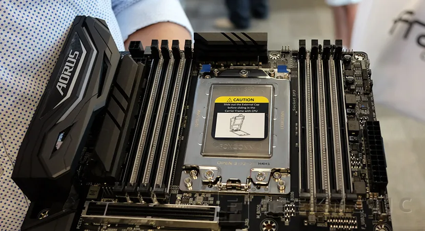 Geeknetic Gigabyte nos muestra una de sus placas X399 para AMD Threadripper 3