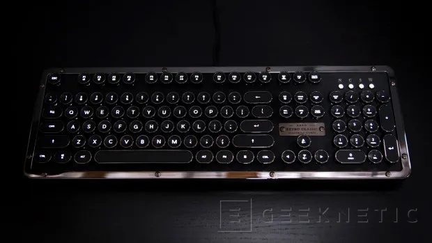 Geeknetic El teclado mecánico &quot;retro&quot; Azio Retro Classic ya está disponible en versión inalámbrica 2