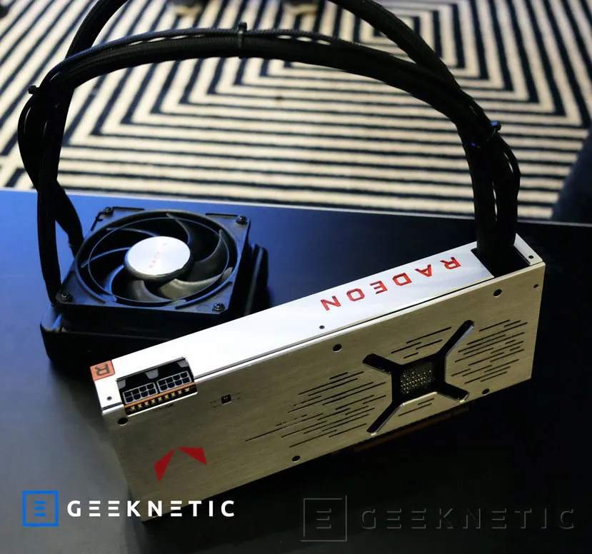 Geeknetic Primeras Fotos de la AMD Radeon RX Vega 2