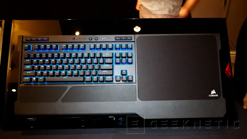 Geeknetic K63 Wireless Gaming, así es el primer teclado mecánico inalámbrico de Corsair 2